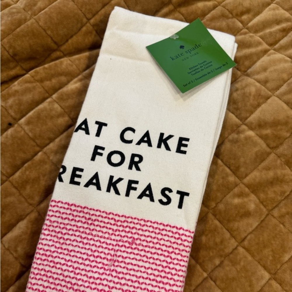 KATE SPADE set of 2 adorable all cotton towels🩷♠️🍰Zoom in for all the details